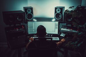 L'ingénieur du son pour l'enregistrement de vos morceaux en studio