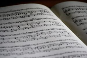 Ler partituras é essencial da teoria musical